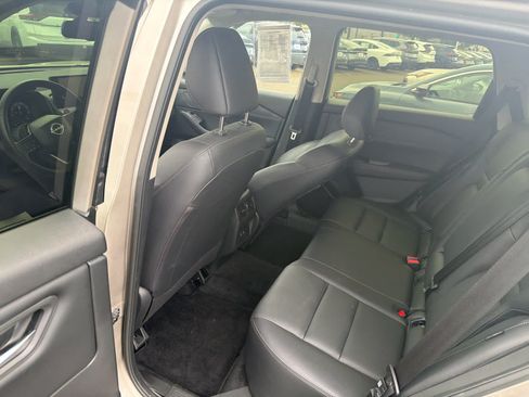 Used 2025 Nissan Rogue SL FWD image 8