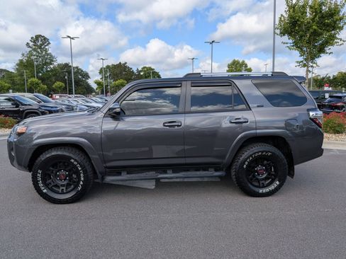 Used 2022 Toyota 4Runner SR5 Premium w/ Moonroof Package RWD image 6