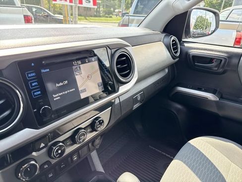 Used 2018 Toyota Tacoma SR5 AWD/4WD image 30
