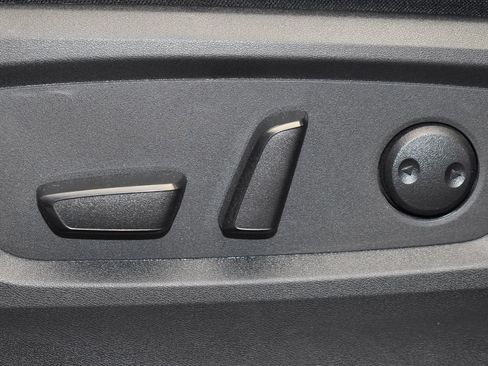 Used 2025 Nissan Pathfinder SL AWD/4WD image 14