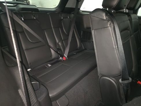 Used 2023 Ford Explorer XLT w/ Equipment Group 202A image 7