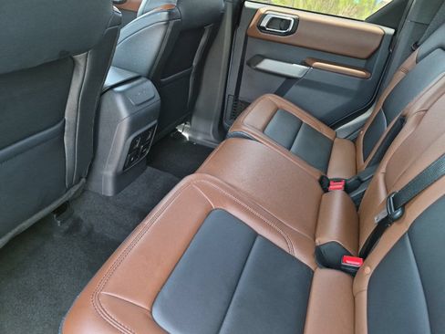 Used 2023 Ford Bronco Outer Banks w/ Sasquatch Package AWD/4WD image 11