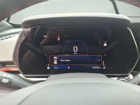 Certified 2024 Chevrolet Trax RS w/ Sunroof Package FWD image 22
