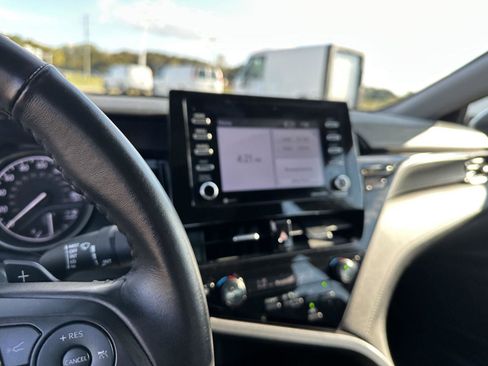 Used 2024 Toyota Camry SE image 29