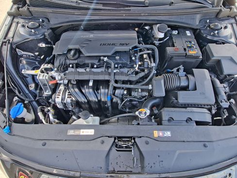 Used 2022 Hyundai Elantra Limited FWD image 23