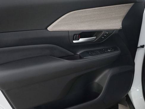 Used 2024 Toyota Grand Highlander Limited image 25