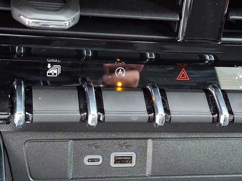 Used 2024 GMC Canyon AT4 image 23