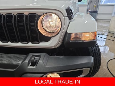 Used 2024 Jeep Gladiator Sport AWD/4WD image 32