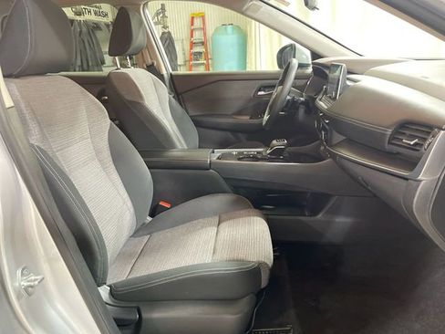 Used 2023 Nissan Rogue SV image 23