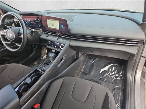 Certified 2025 Hyundai Elantra SEL image 22
