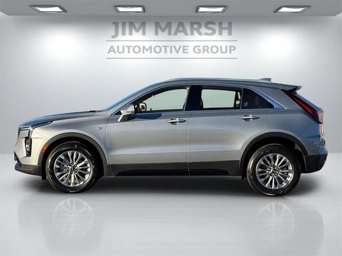 Used 2024 Cadillac XT4 Premium Luxury image 2