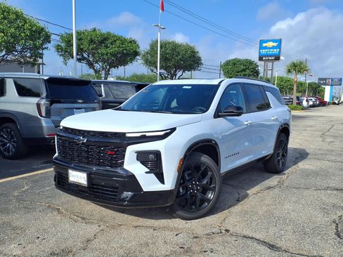 New 2026 Chevrolet Traverse RS w/ LPO, Floor Liner Package AWD/4WD image 2