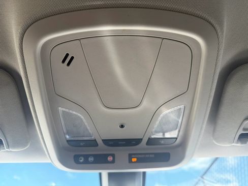 Used 2019 Chevrolet Impala LT FWD image 21