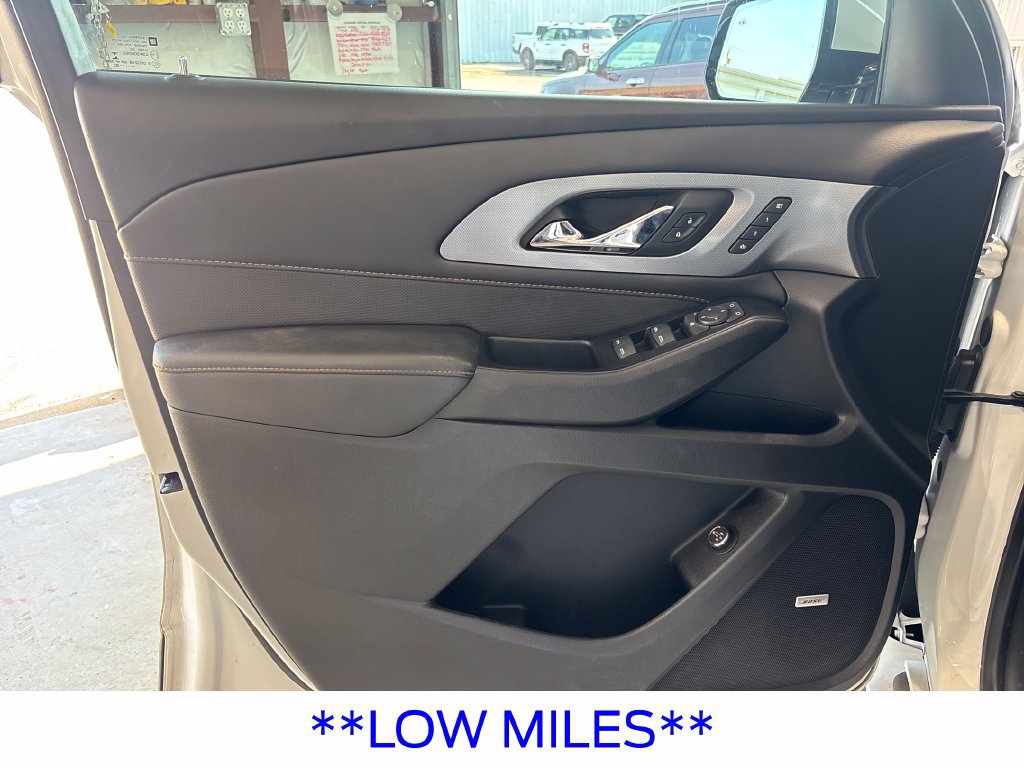 Used 2020 Chevrolet Traverse Premier FWD image 35