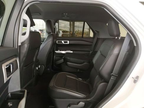 Used 2022 Ford Explorer XLT w/ Equipment Group 202A AWD/4WD image 14