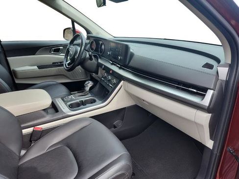 Certified 2023 Kia Carnival LX image 23
