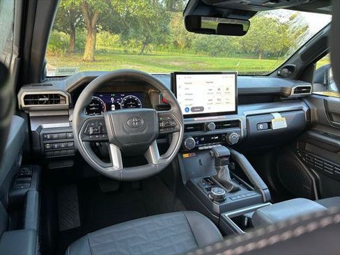 Used 2025 Toyota 4Runner TRD Off-Road Premium AWD/4WD image 12