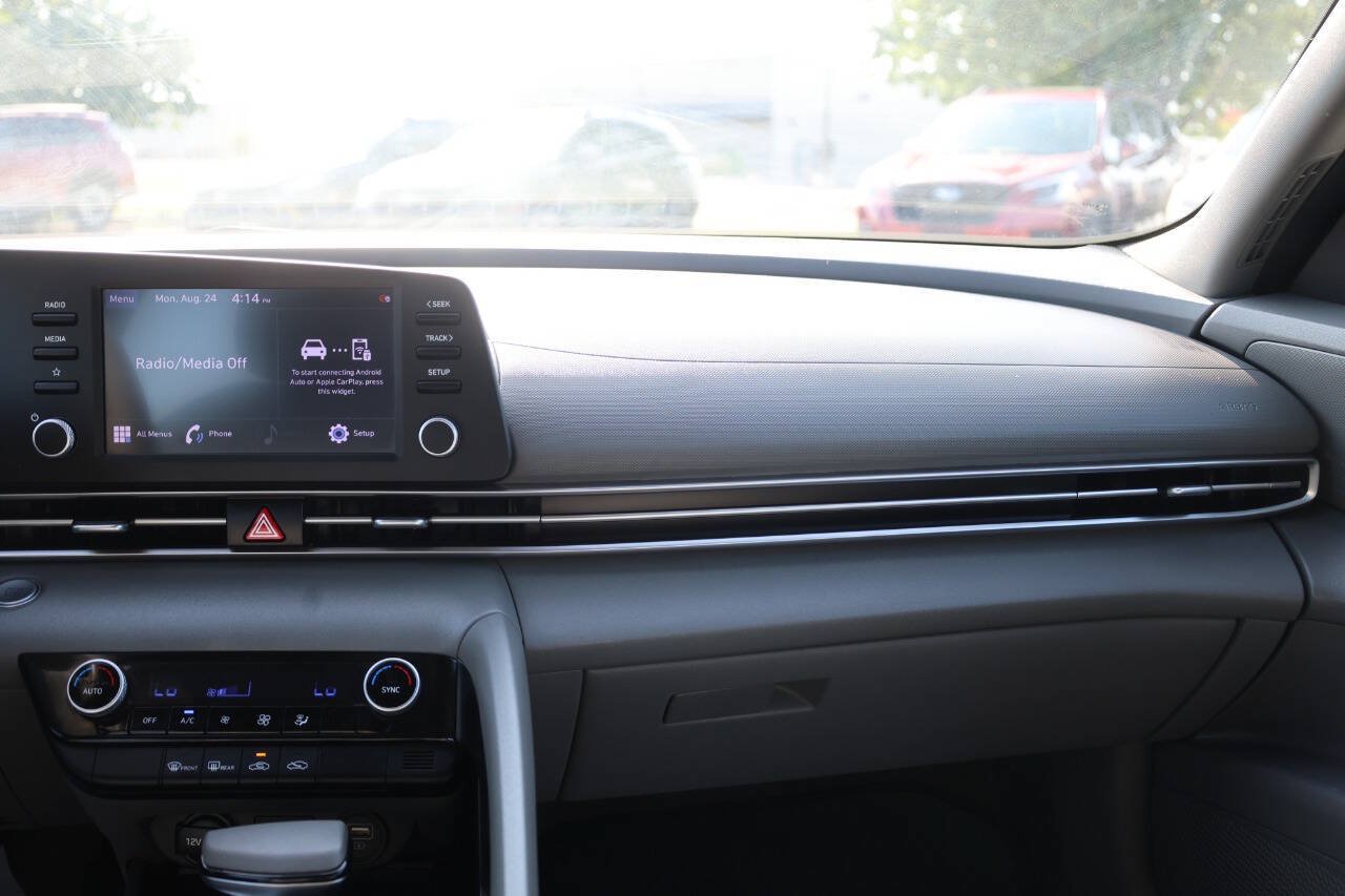 Used 2022 Hyundai Elantra SEL FWD image 23