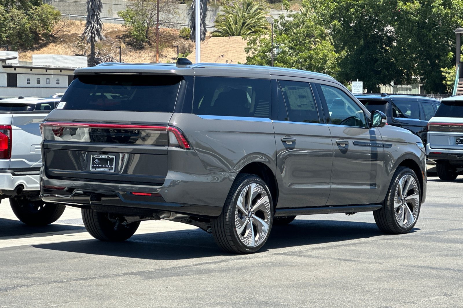 New 2026 Lincoln Navigator L Black Label AWD/4WD image 3
