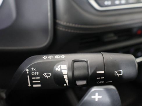 Used 2024 Nissan Rogue S image 34