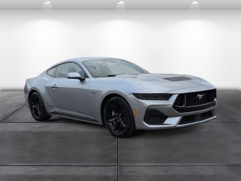 Used 2026 Ford Mustang GT RWD image 2