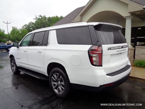 Used 2022 Chevrolet Suburban LT w/ LT Signature Plus Package AWD/4WD image 4