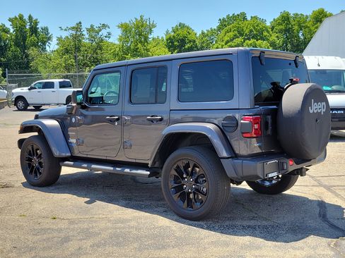 Used 2021 Jeep Wrangler Unlimited Sahara w/ Cold Weather Group AWD/4WD image 3