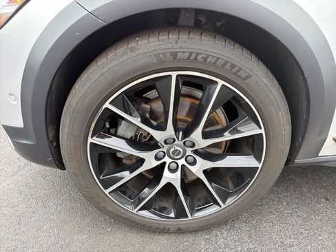 Used 2018 Volvo V90 T6 Cross Country w/ Convenience Package image 10