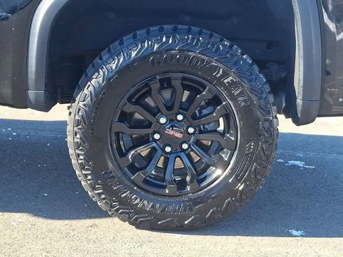 Used 2023 GMC Sierra 1500 AT4X image 29