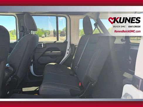 Used 2025 Jeep Wrangler Unlimited Sahara AWD/4WD image 8