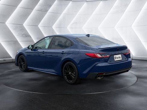 Used 2025 Toyota Camry SE FWD image 3