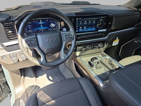 Used 2025 Chevrolet Silverado 1500 LT Trail Boss w/ Convenience Package II AWD/4WD image 15