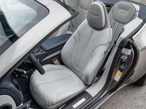 Used 2020 Aston Martin DB11 Volante RWD image 5