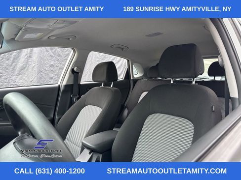 Used 2023 Hyundai Kona SE image 29