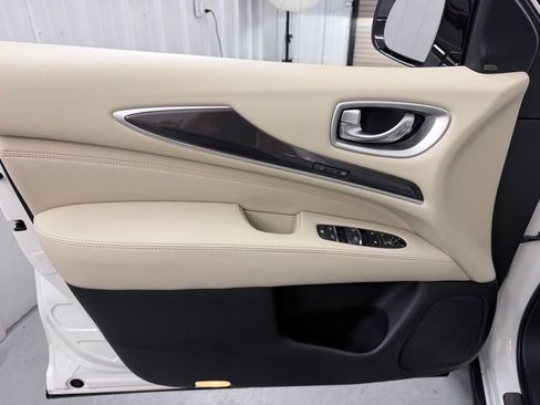 Used 2019 INFINITI QX60 Luxe w/ Essential Package FWD image 11