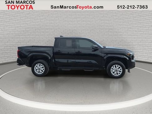 Used 2025 Toyota Tacoma SR5 AWD/4WD image 5
