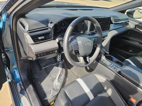 Used 2025 Toyota Camry SE w/ Convenience Package image 13