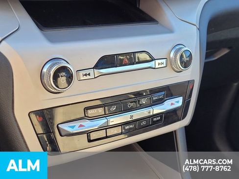 Used 2024 Ford Explorer XLT image 7