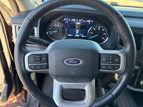 Used 2023 Ford Expedition XLT image 20