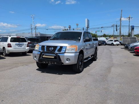 Used 2010 Nissan Titan SE w/ SE Value Truck Pkg AWD/4WD image 4