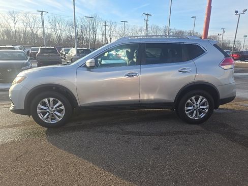 Used 2016 Nissan Rogue SV image 4