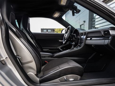 Certified 2018 Porsche 911 Carrera T RWD image 38