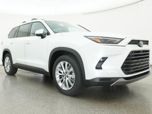 New 2026 Toyota Grand Highlander Platinum AWD/4WD image 32