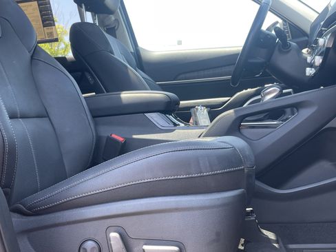 Used 2023 Kia Telluride EX w/ EX Captain's Chair Package FWD image 33