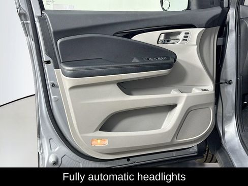 Used 2019 Honda Pilot Touring image 16