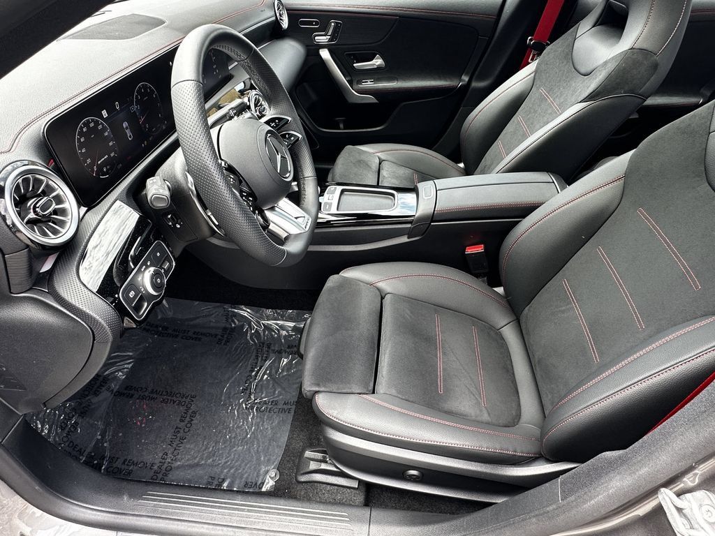 New 2025 Mercedes-Benz CLA 35 AMG 4MATIC image 10