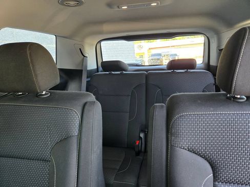 Used 2023 GMC Acadia SLE FWD image 34