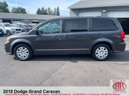 Used 2018 Dodge Grand Caravan SE w/ UConnect Hands-Free Group image 6