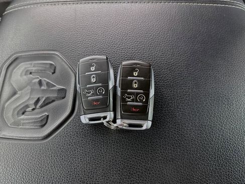 Used 2021 RAM 1500 Laramie AWD/4WD image 30