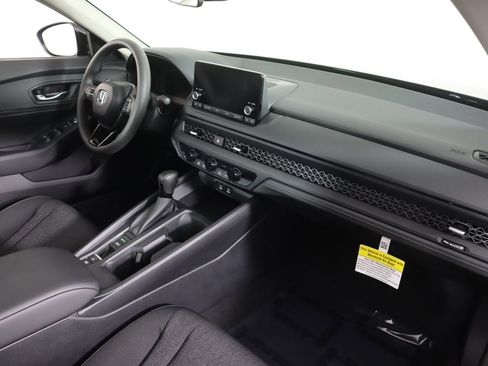 Certified 2025 Honda Accord SE image 17